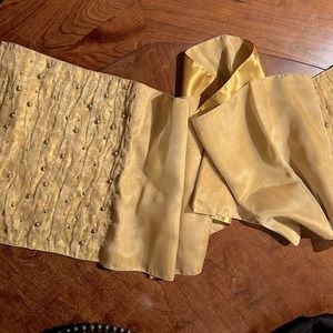 Pier One - NWOT Table Runner Gold